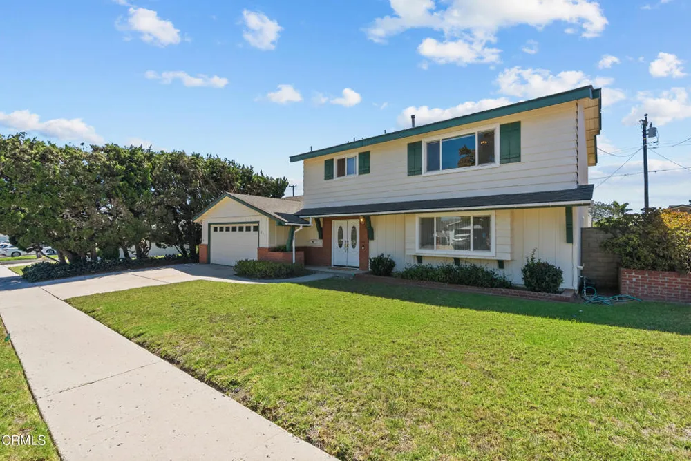 207 Gorrion Avenue Ventura, CA 93004
