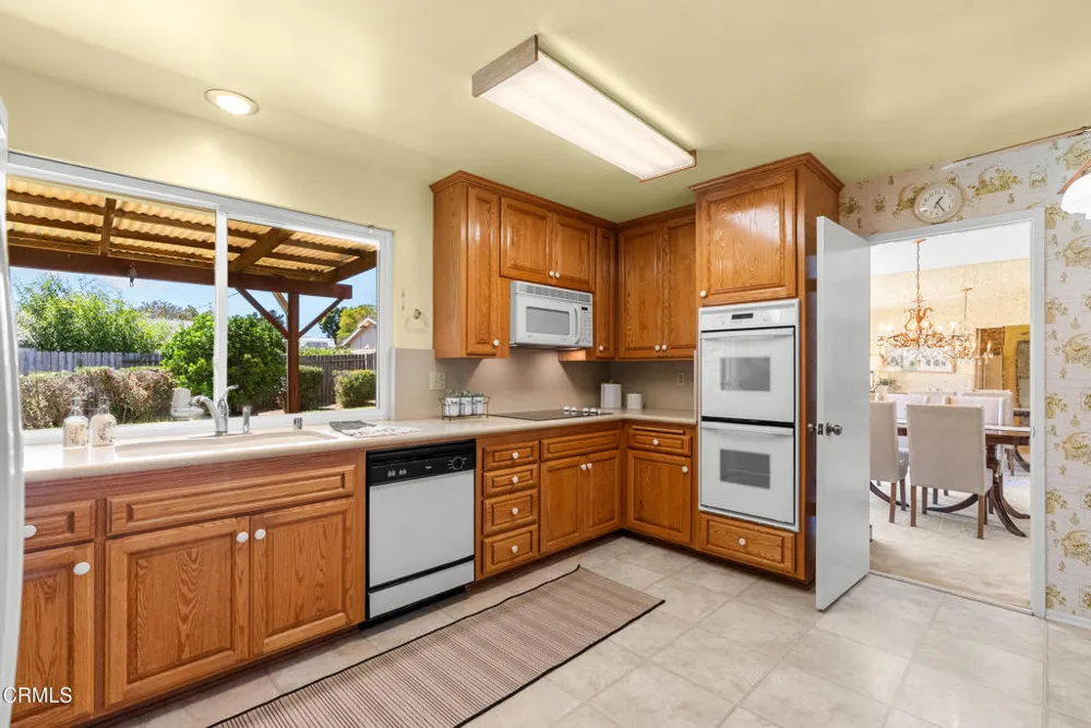 207 Gorrion Avenue Ventura, CA 93004