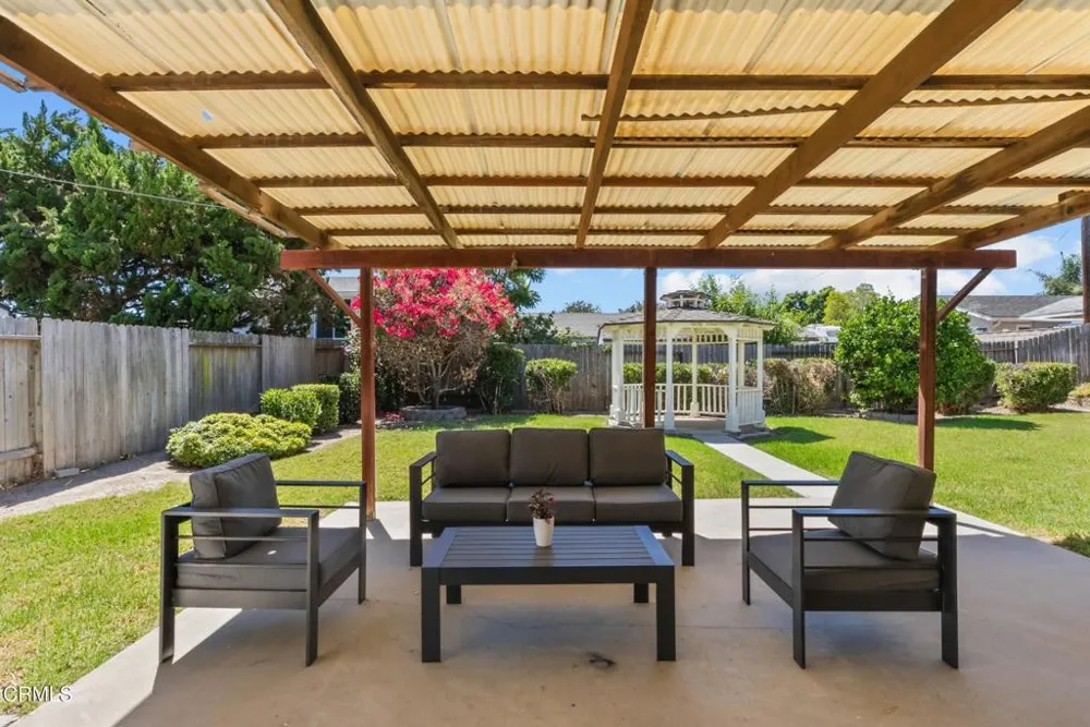 207 Gorrion Avenue Ventura, CA 93004