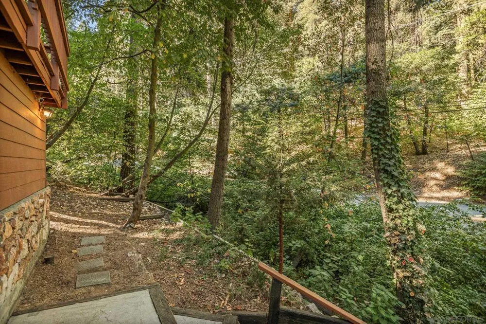 625 Cottage Grove Rd Lake Arrowhead, CA 92352