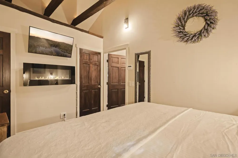 625 Cottage Grove Rd Lake Arrowhead, CA 92352