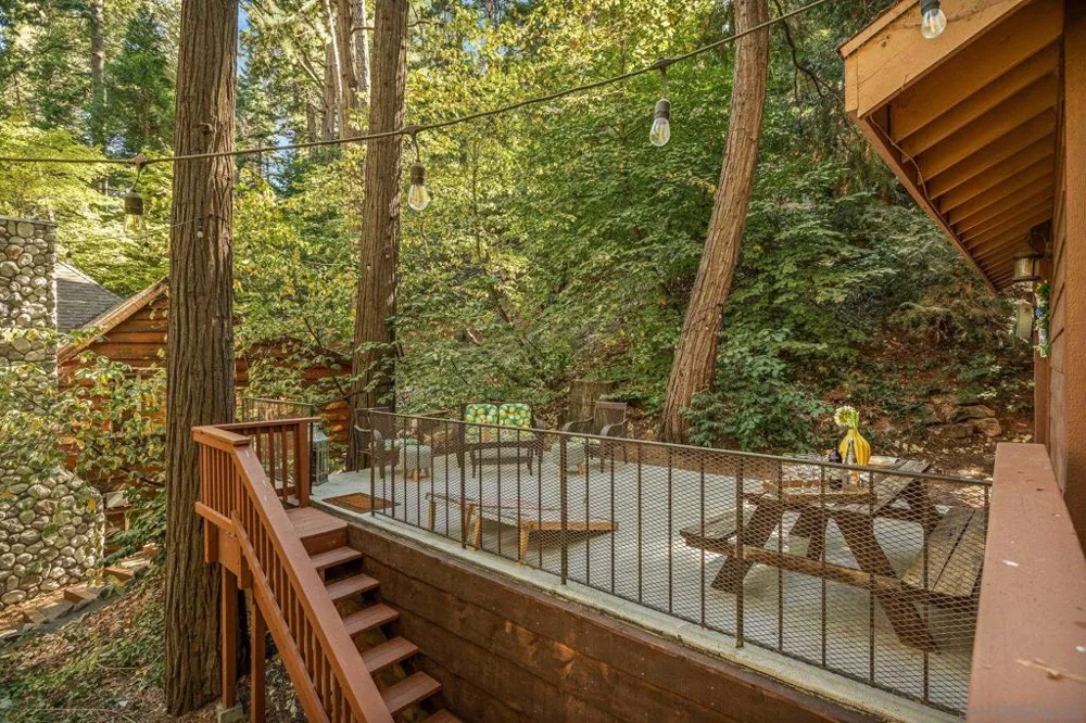 625 Cottage Grove Rd Lake Arrowhead, CA 92352