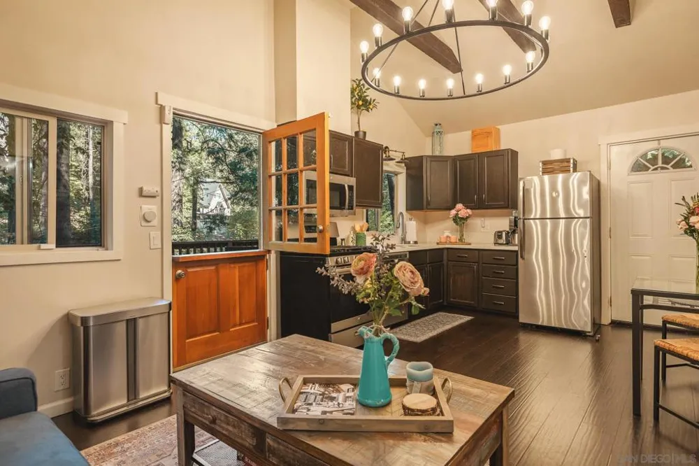 625 Cottage Grove Rd Lake Arrowhead, CA 92352