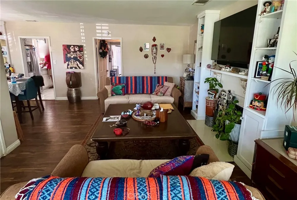 2925 San Francisco Long Beach, CA 90806