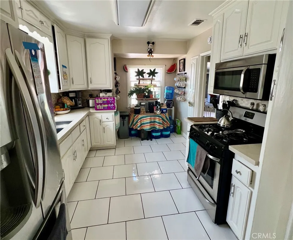 2925 San Francisco Long Beach, CA 90806