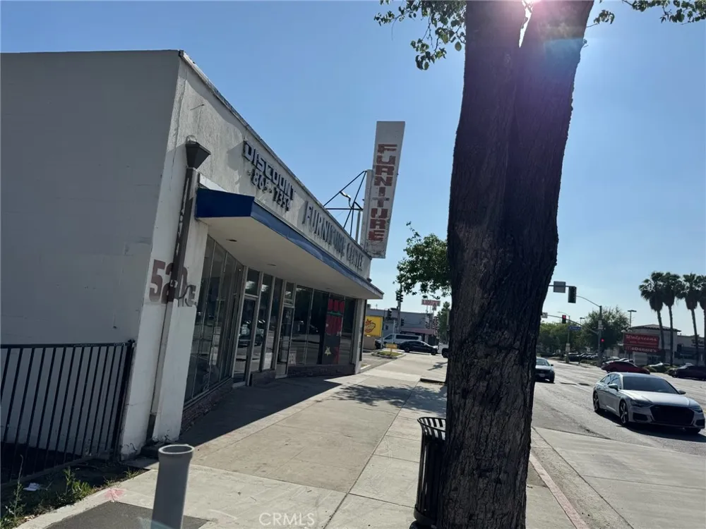 520 E Holt Pomona, CA 91767