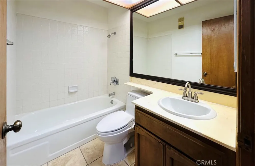 3525 Lebon Drive #204 San Diego, CA 92122
