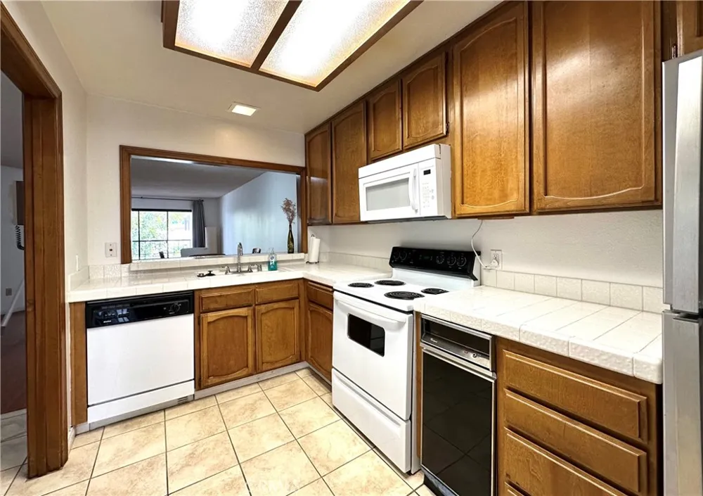 3525 Lebon Drive #204 San Diego, CA 92122