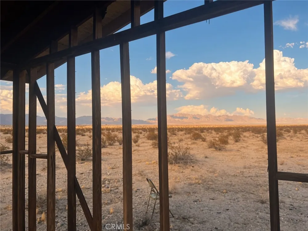6827 Shelton Road 29 Palms, CA 92277