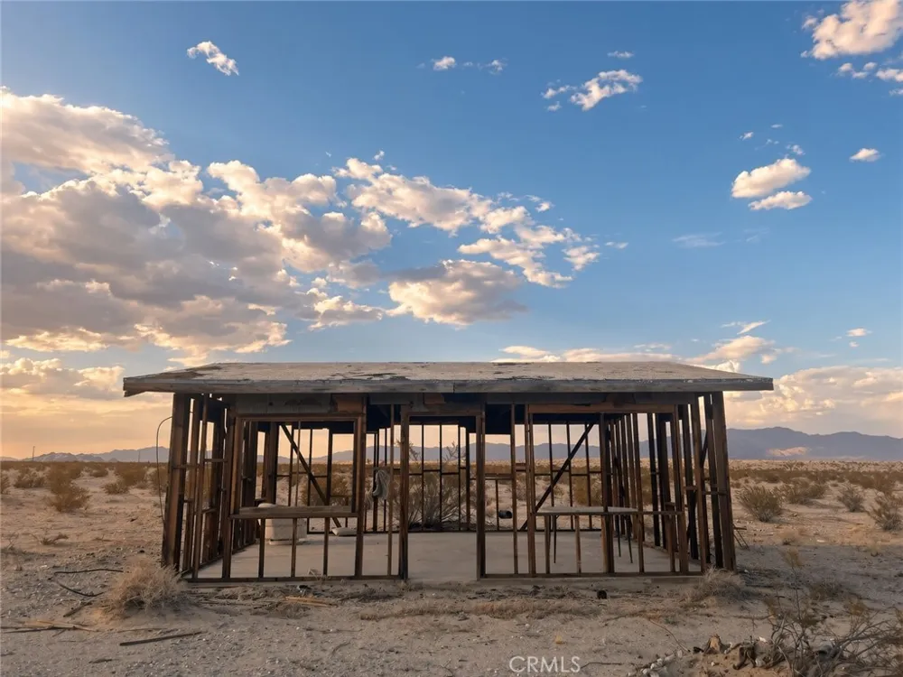 6827 Shelton Road 29 Palms, CA 92277