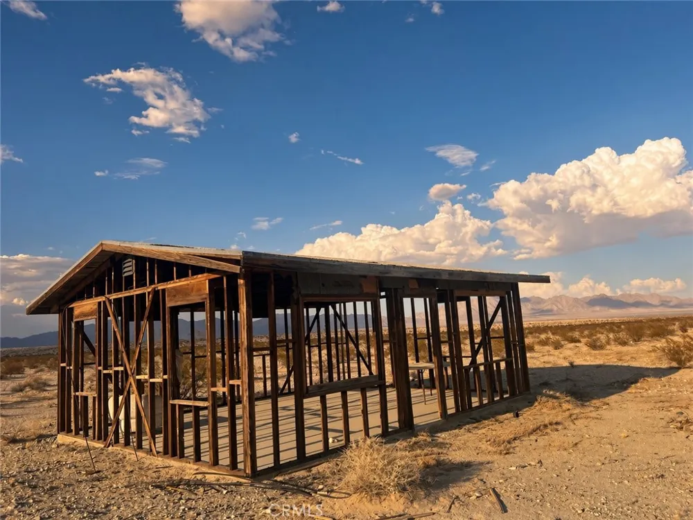 6827 Shelton Road 29 Palms, CA 92277