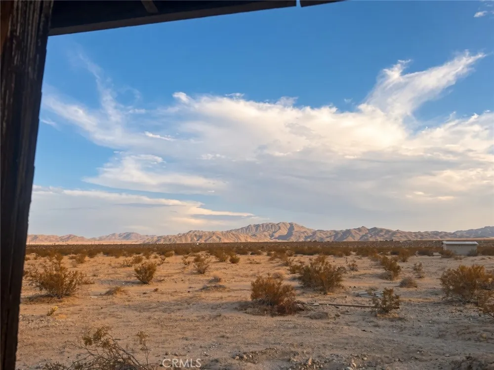 6827 Shelton Road 29 Palms, CA 92277