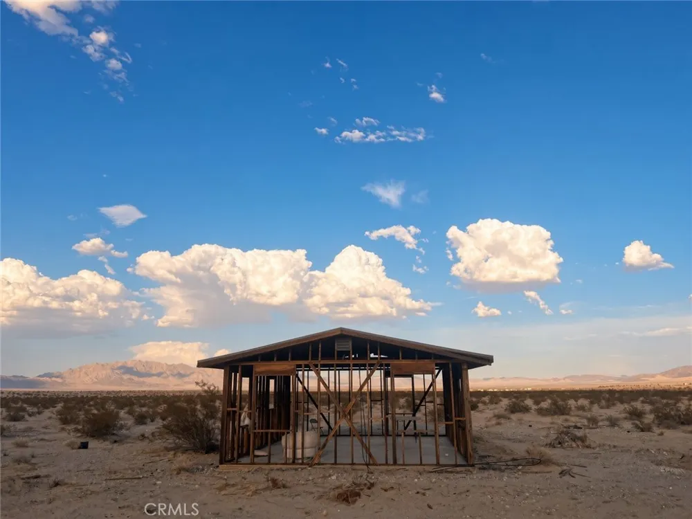 6827 Shelton Road 29 Palms, CA 92277