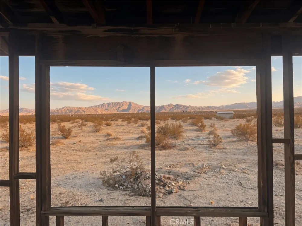 6827 Shelton Road 29 Palms, CA 92277