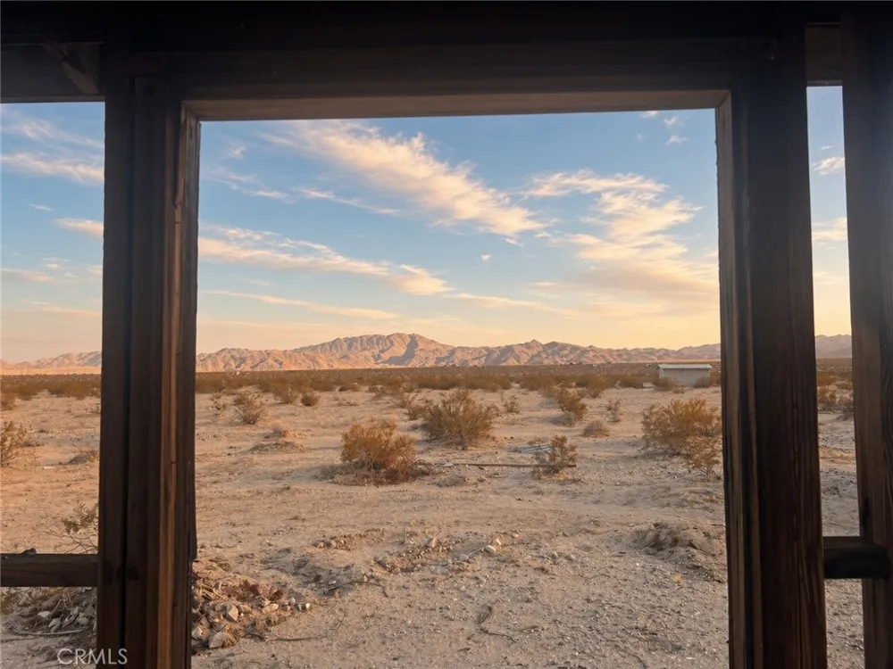 6827 Shelton Road 29 Palms, CA 92277