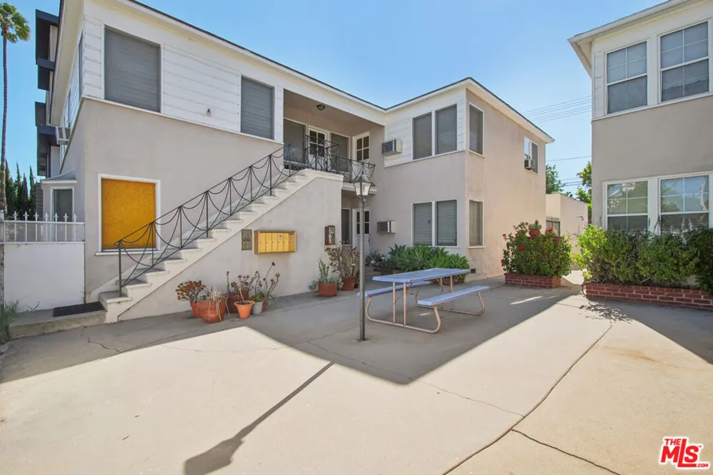 4951 Cahuenga Boulevard #4951A North Hollywood, CA 91601