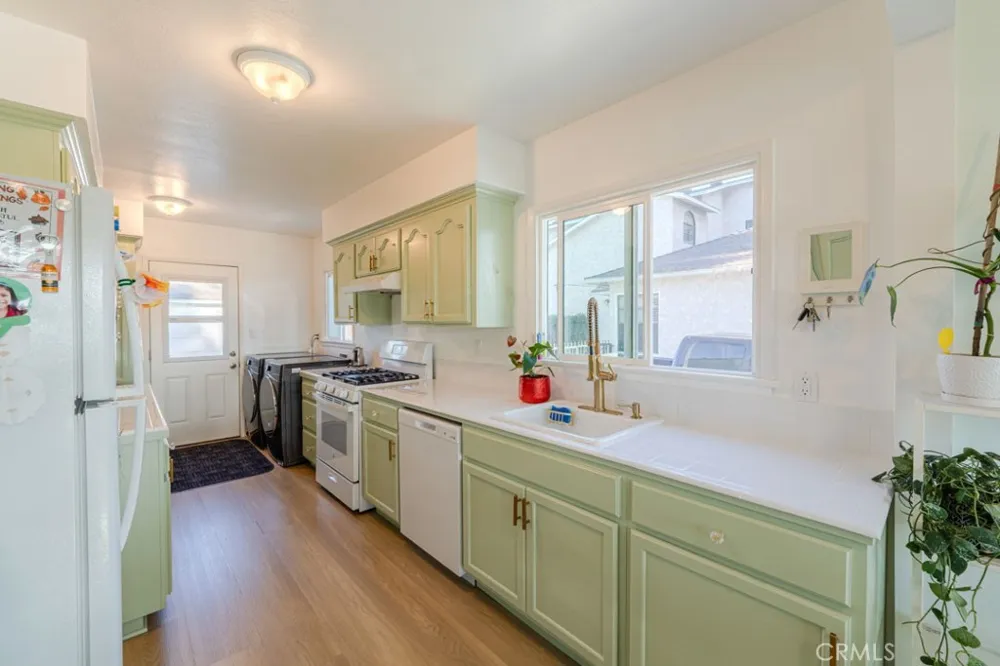 4344 Gondar Lakewood, CA 90713