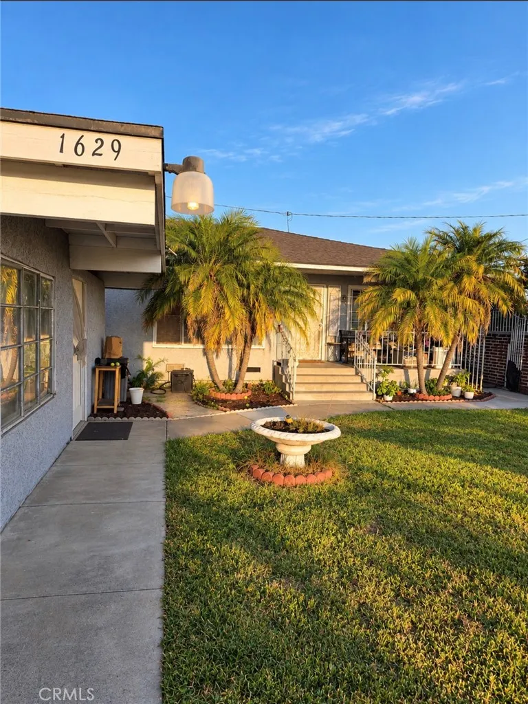 1629 S Townsend Street Santa Ana, CA 92704