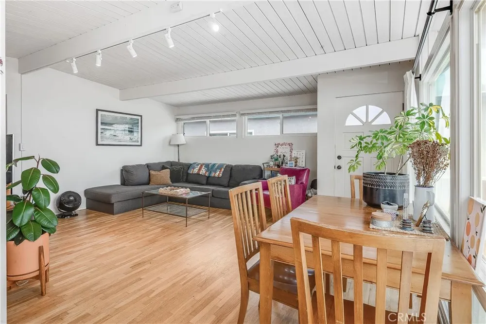 447 30th Hermosa Beach, CA 90254