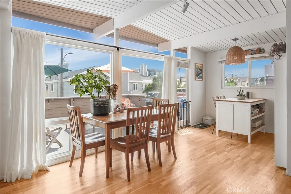 447 30th Hermosa Beach, CA 90254