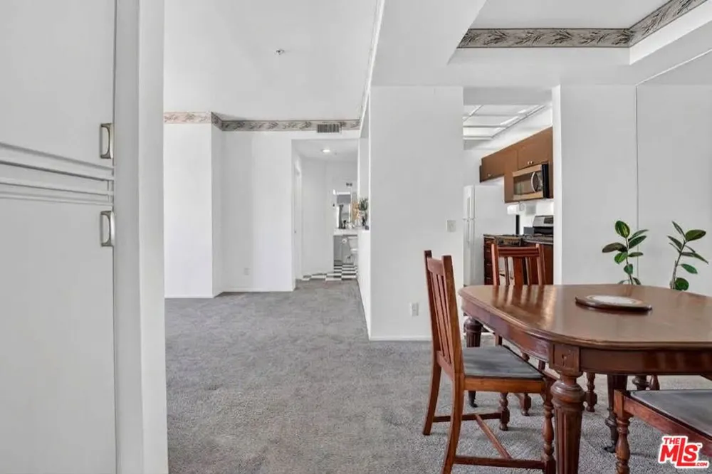 3561 Clarington Avenue #206 Los Angeles, CA 90034