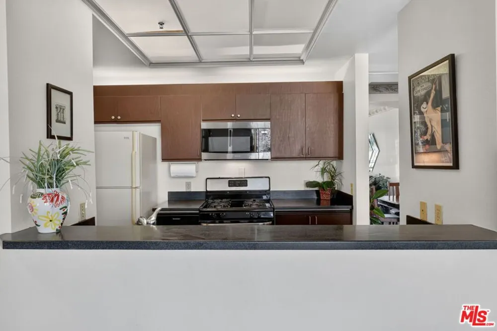 3561 Clarington Avenue #206 Los Angeles, CA 90034