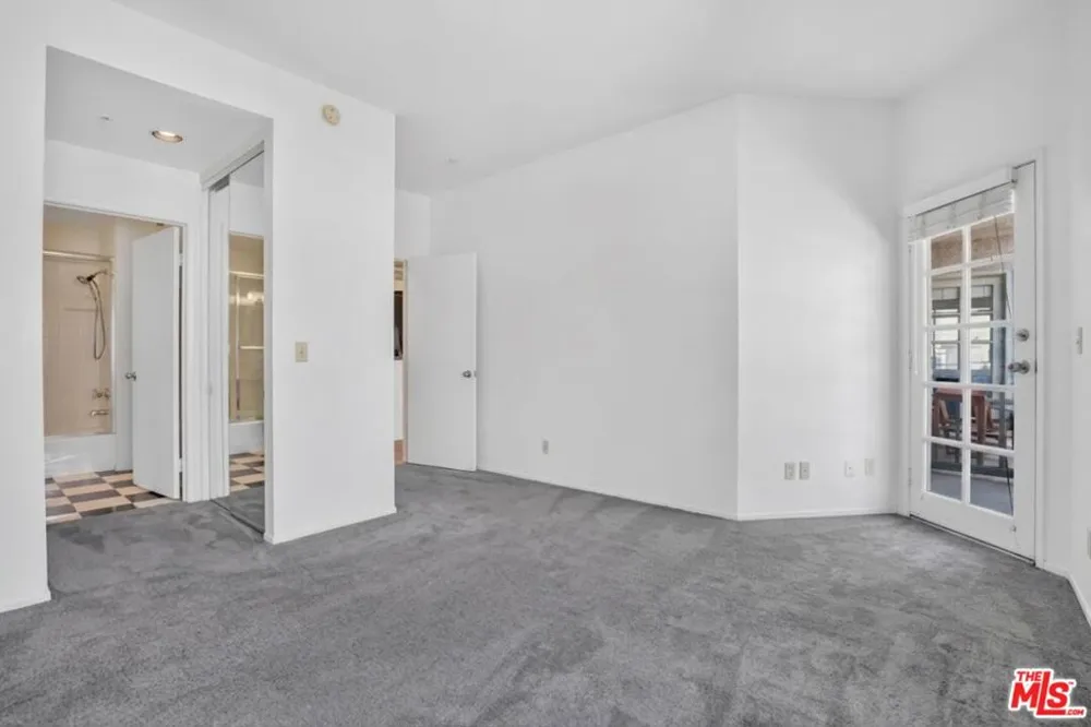 3561 Clarington Avenue #206 Los Angeles, CA 90034