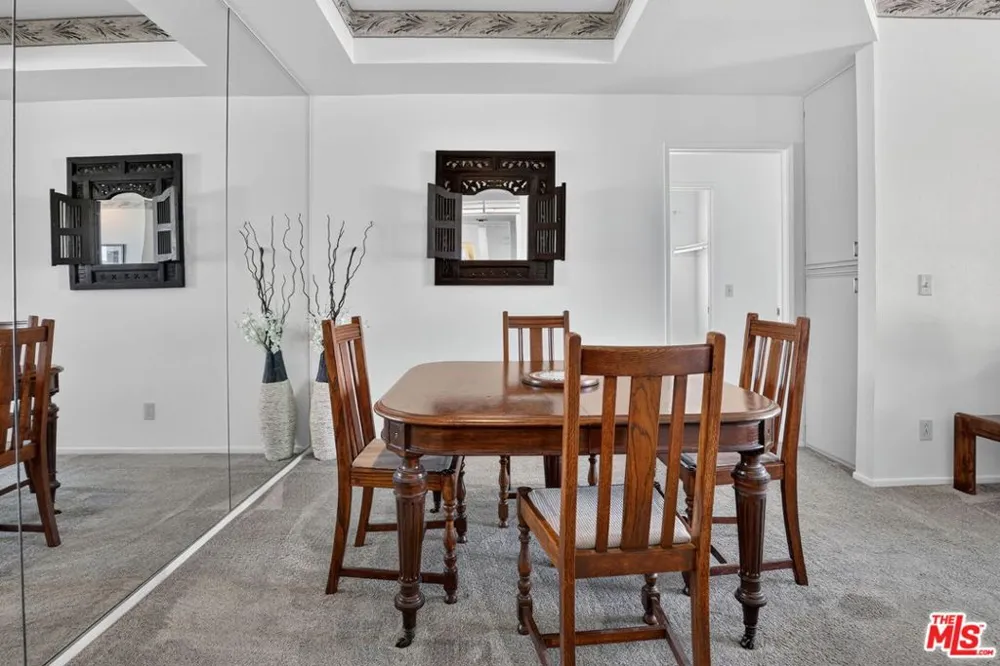 3561 Clarington Avenue #206 Los Angeles, CA 90034