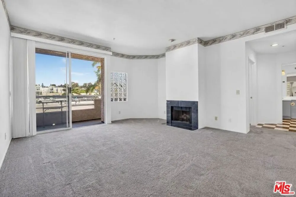 3561 Clarington Avenue #206 Los Angeles, CA 90034