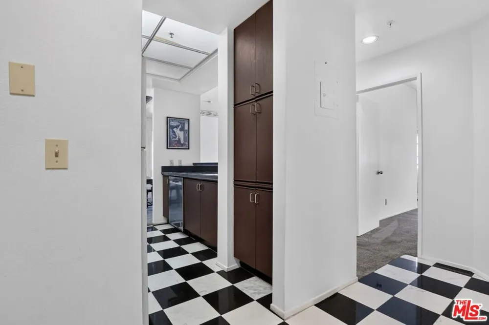 3561 Clarington Avenue #206 Los Angeles, CA 90034