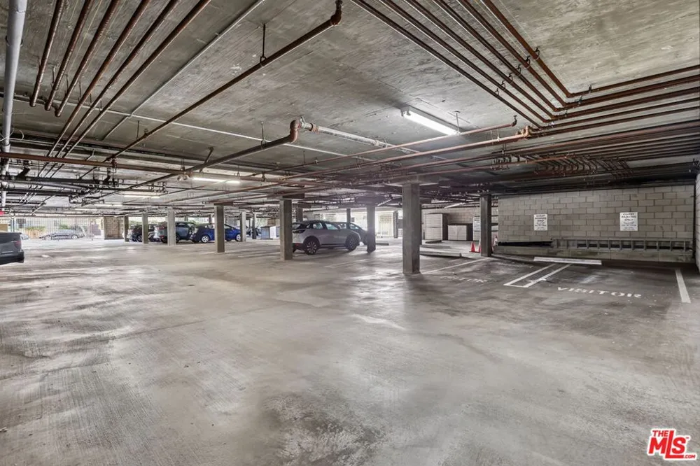3561 Clarington Avenue #206 Los Angeles, CA 90034