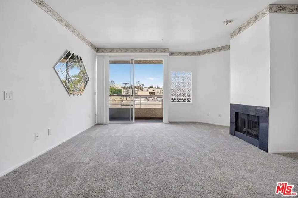3561 Clarington Avenue #206 Los Angeles, CA 90034