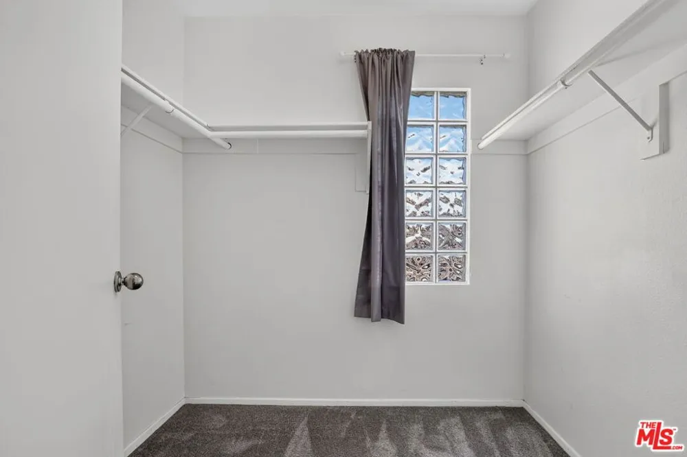 3561 Clarington Avenue #206 Los Angeles, CA 90034