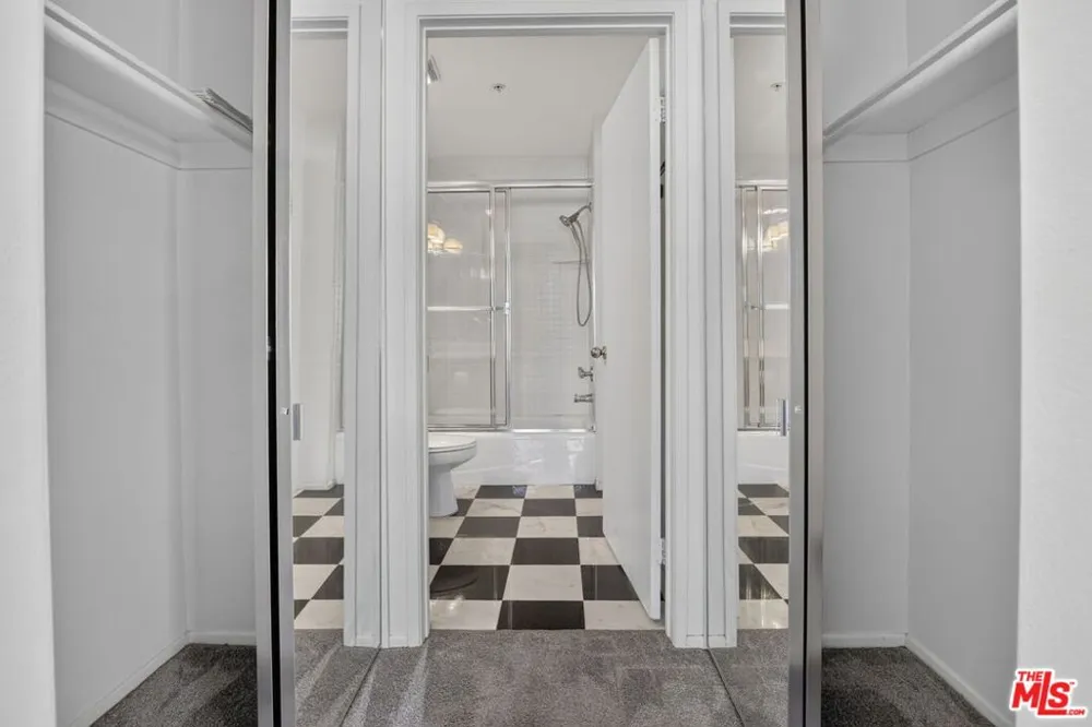 3561 Clarington Avenue #206 Los Angeles, CA 90034
