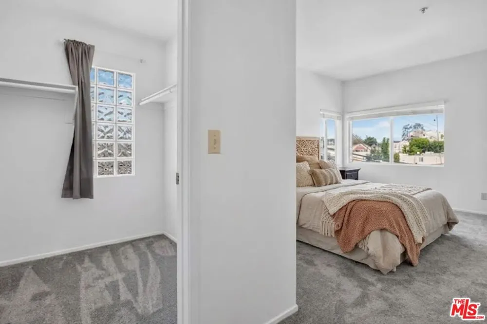 3561 Clarington Avenue #206 Los Angeles, CA 90034