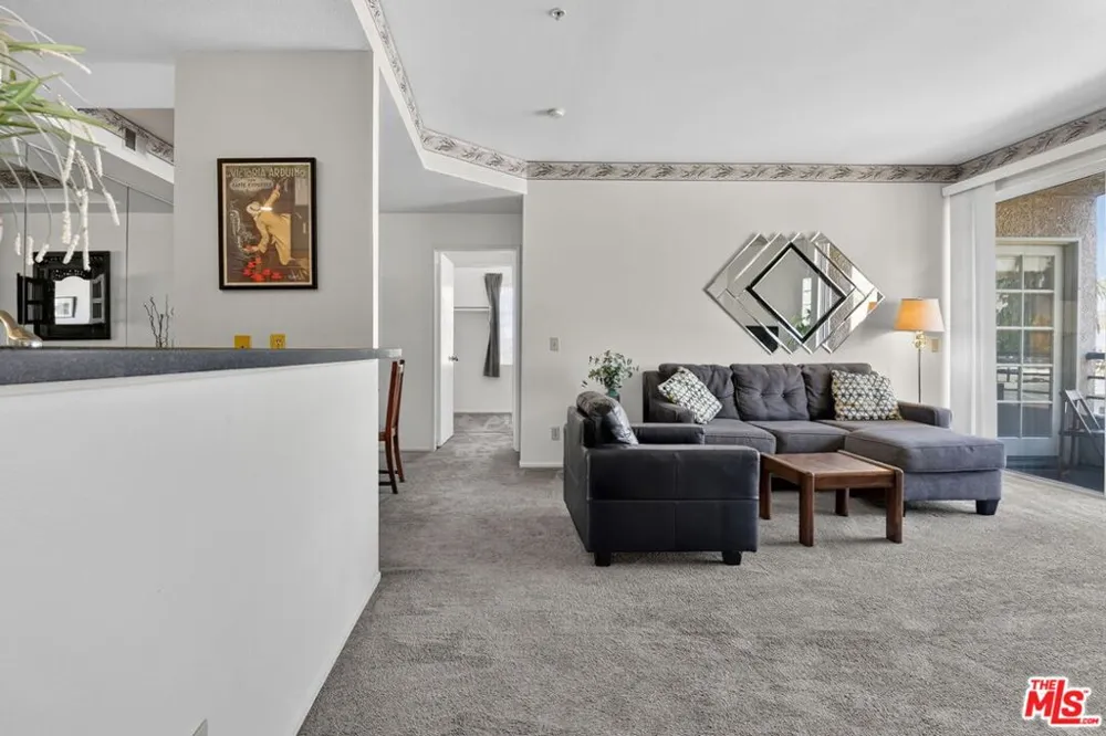 3561 Clarington Avenue #206 Los Angeles, CA 90034