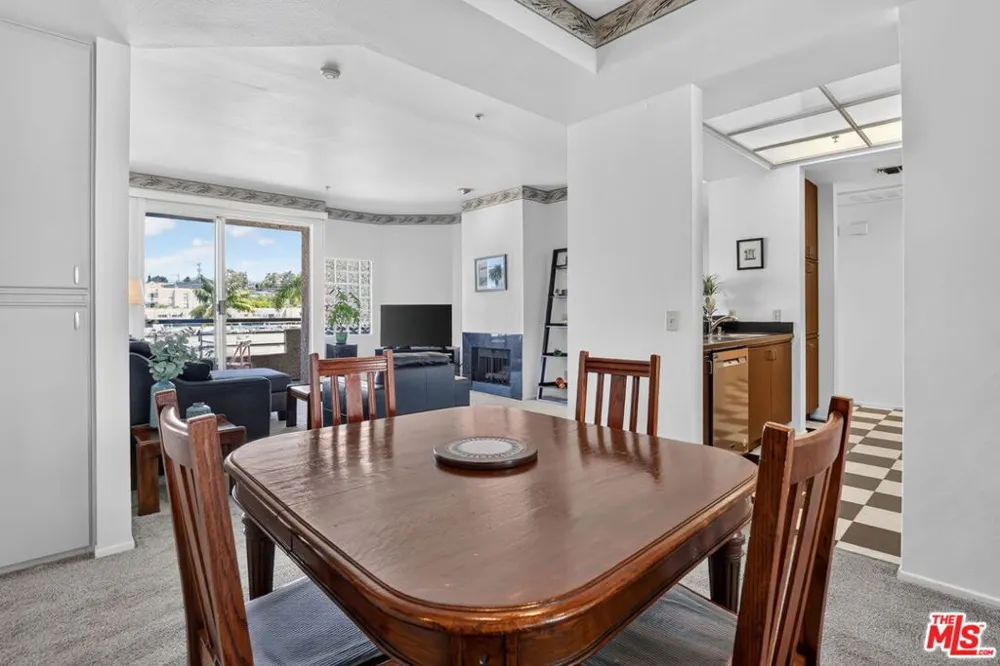 3561 Clarington Avenue #206 Los Angeles, CA 90034