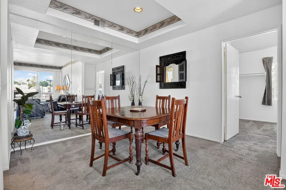 3561 Clarington Avenue #206 Los Angeles, CA 90034