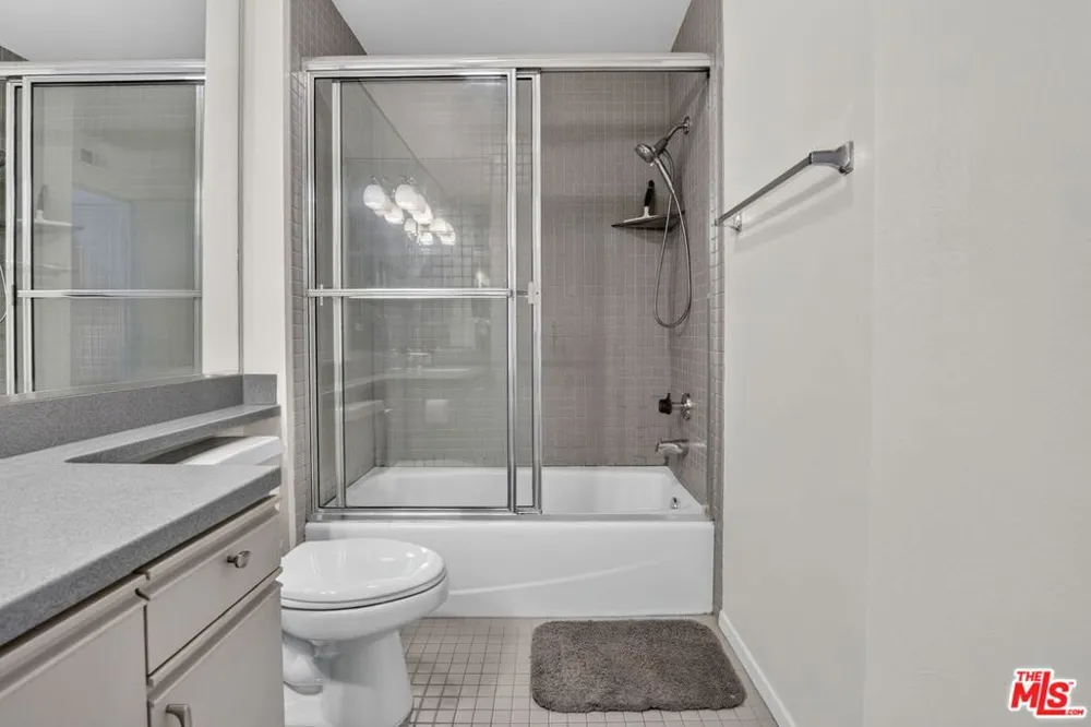 3561 Clarington Avenue #206 Los Angeles, CA 90034