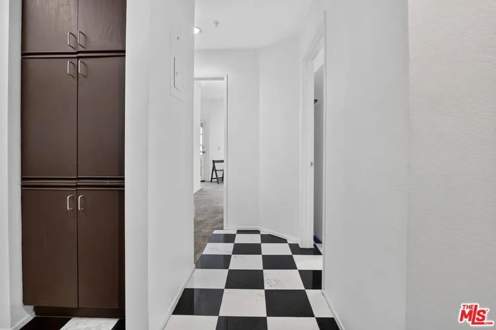 3561 Clarington Avenue #206 Los Angeles, CA 90034