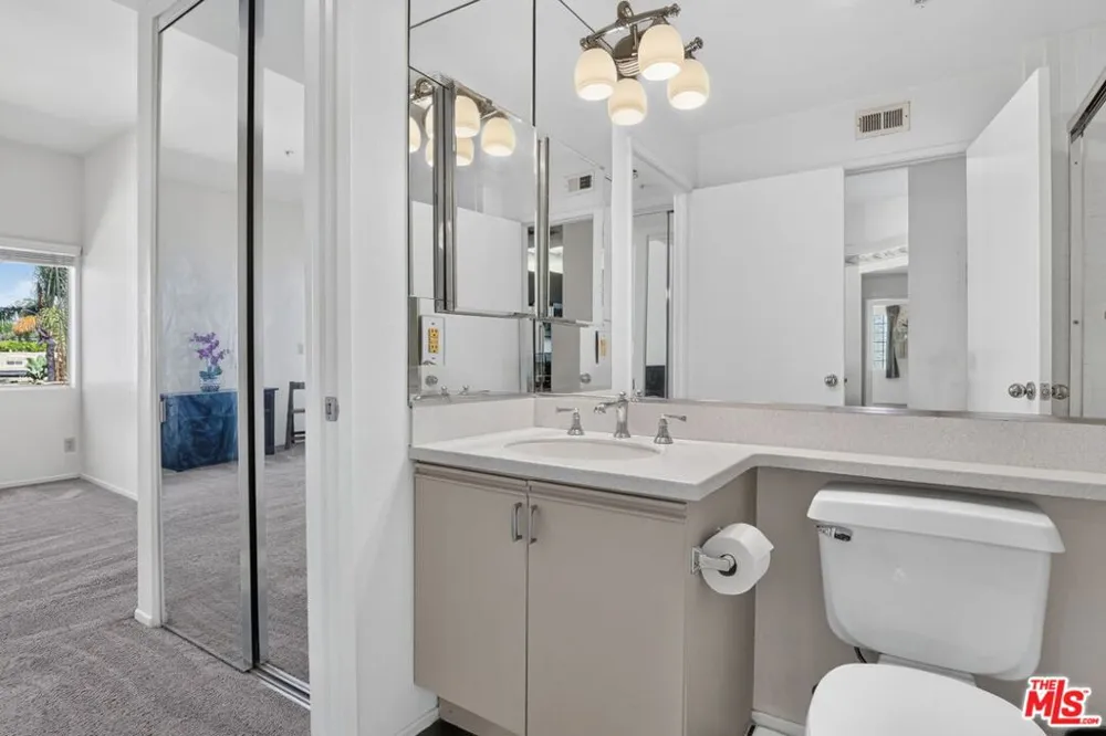 3561 Clarington Avenue #206 Los Angeles, CA 90034