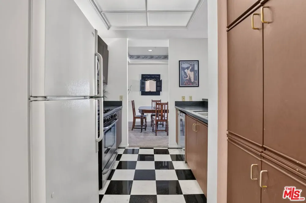 3561 Clarington Avenue #206 Los Angeles, CA 90034