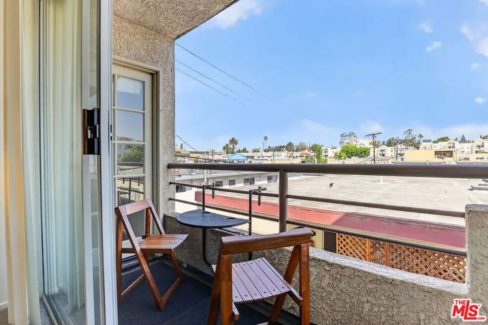 3561 Clarington Avenue #206 Los Angeles, CA 90034