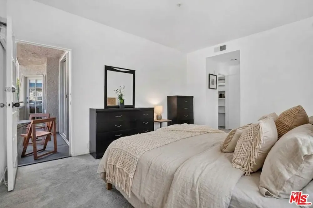 3561 Clarington Avenue #206 Los Angeles, CA 90034