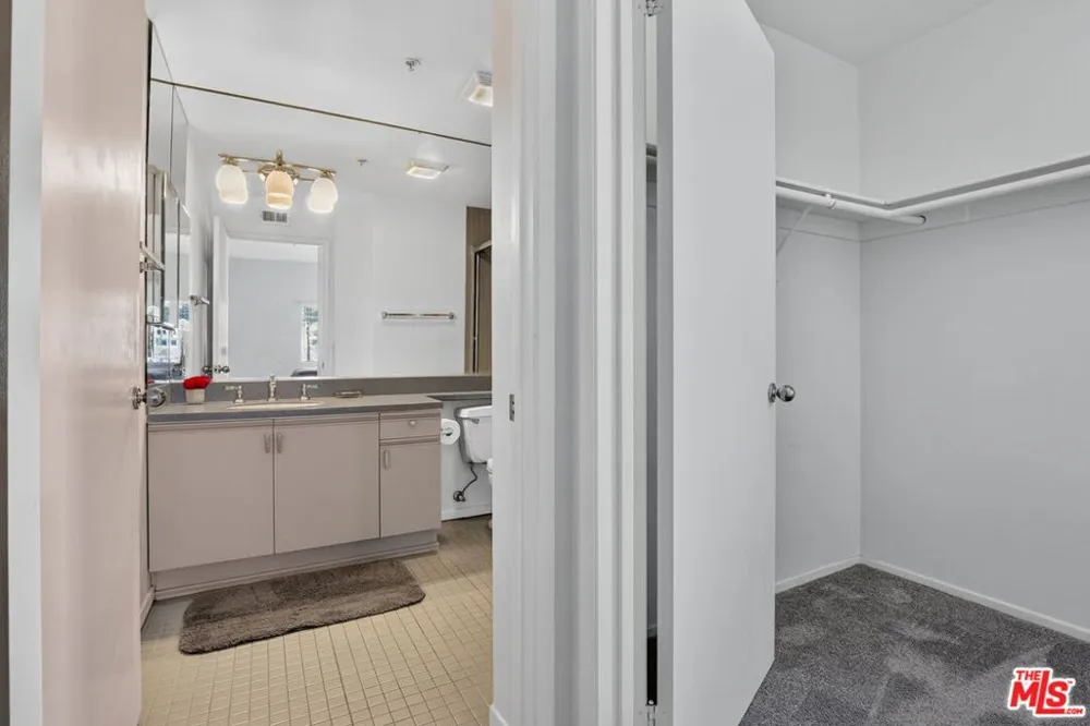 3561 Clarington Avenue #206 Los Angeles, CA 90034