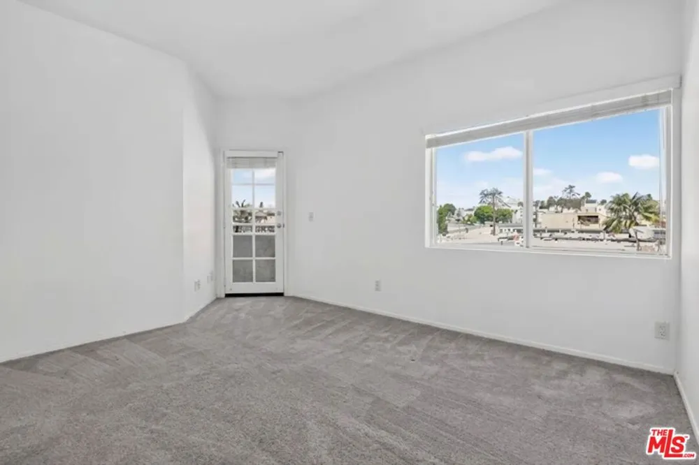 3561 Clarington Avenue #206 Los Angeles, CA 90034