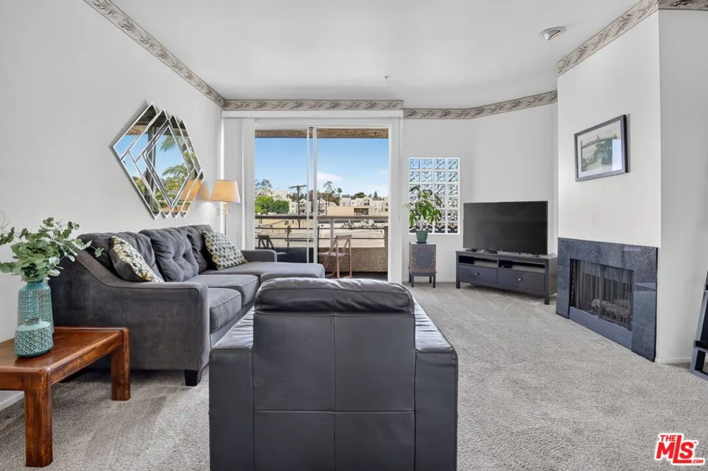 3561 Clarington Avenue #206 Los Angeles, CA 90034