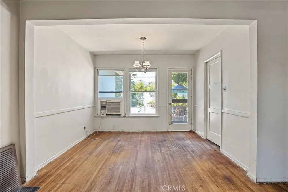 16839 Margate Street Encino, CA 91436