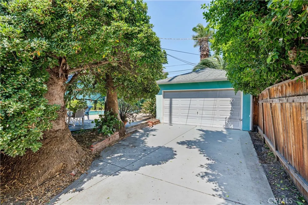 16839 Margate Street Encino, CA 91436