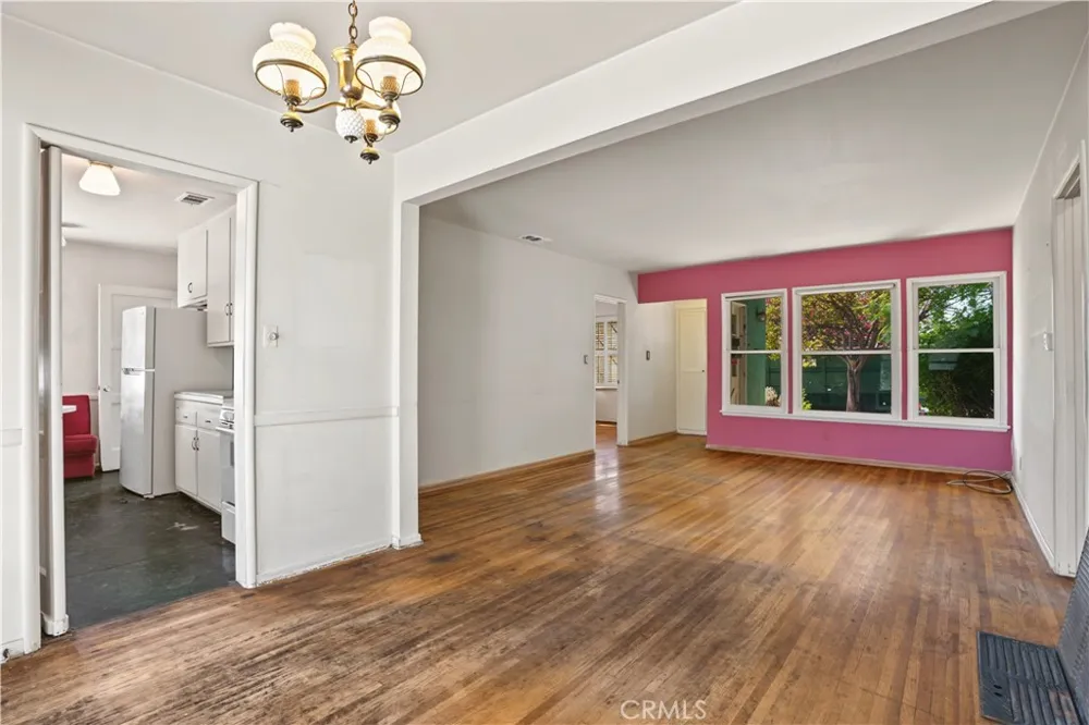 16839 Margate Street Encino, CA 91436